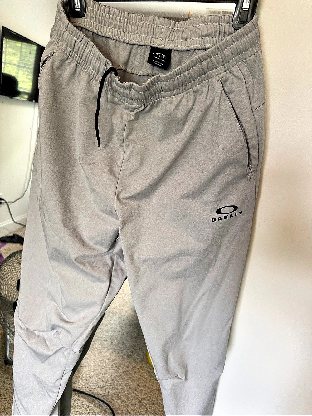 Oakley Performance Fit Jogger Pants in Gray Size Large Like New